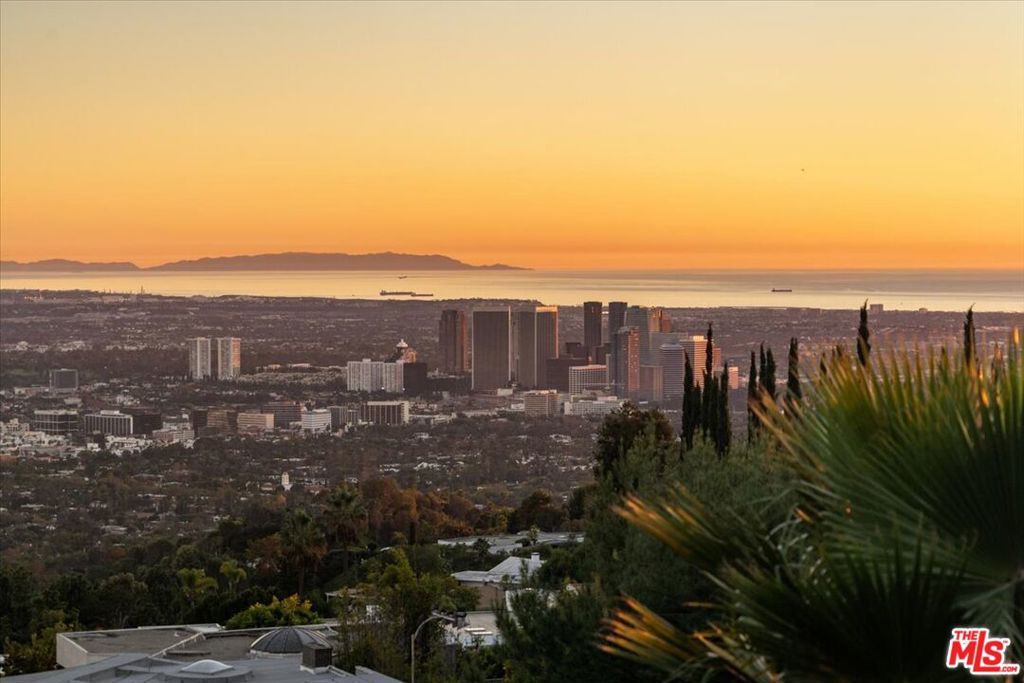 Image 10 of property listing at 1740 Carla Ridge, Beverly Hills, CA 90210