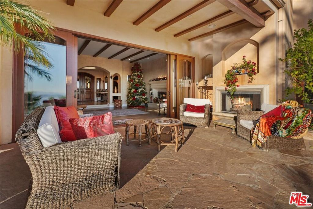 Image 11 of property listing at 1740 Carla Ridge, Beverly Hills, CA 90210
