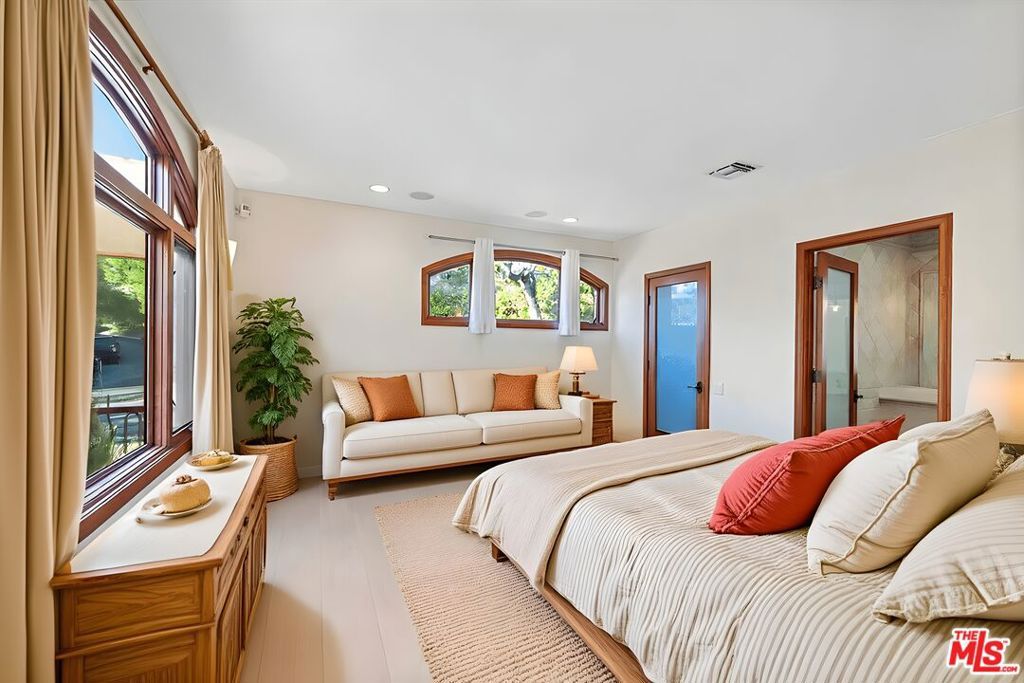 Image 22 of property listing at 1740 Carla Ridge, Beverly Hills, CA 90210