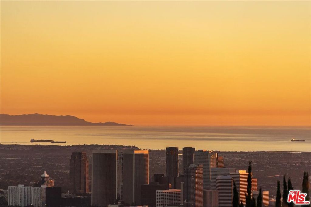 Image 3 of property listing at 1740 Carla Ridge, Beverly Hills, CA 90210