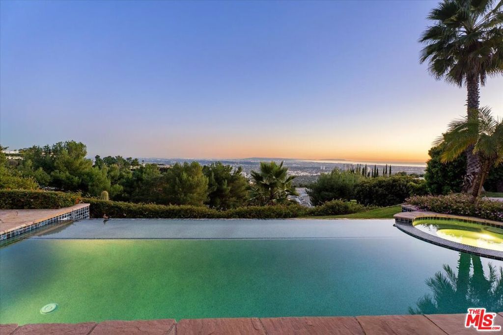 Image 9 of property listing at 1740 Carla Ridge, Beverly Hills, CA 90210