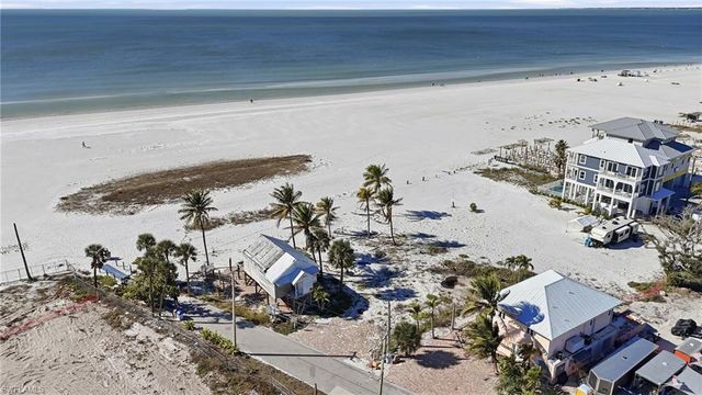 42 Avenue E, Fort Myers Beach, FL 33931