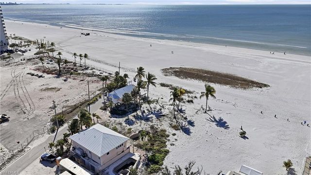 42 Avenue E, Fort Myers Beach, FL 33931