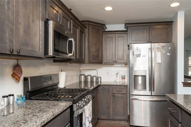 2713 SW Prairie Trail Parkway, Ankeny, IA 50023