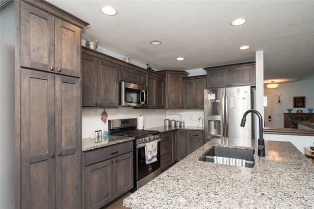2713 SW Prairie Trail Parkway, Ankeny, IA 50023