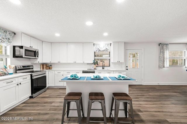 6731 SANS SOUCI Road, Jacksonville, FL 32216