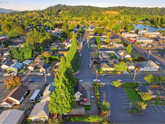 707 3RD St, Woodland, WA 98674
