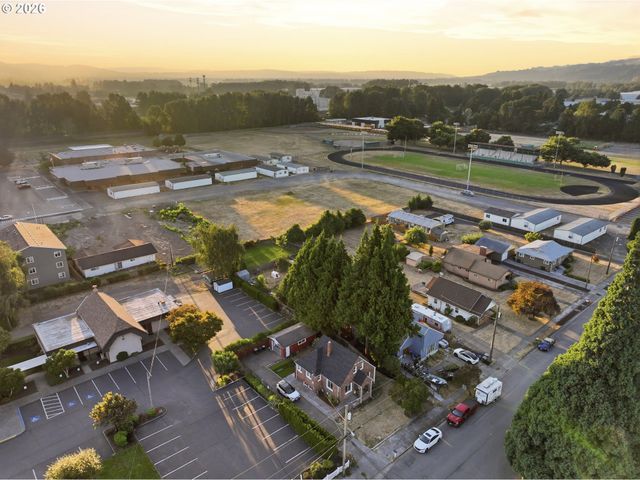 707 3RD St, Woodland, WA 98674