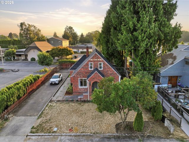 707 3RD St, Woodland, WA 98674