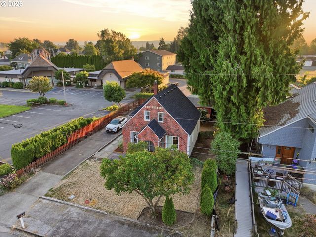 707 3RD St, Woodland, WA 98674