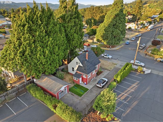 707 3RD St, Woodland, WA 98674