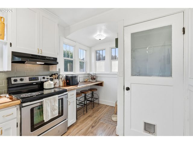 707 3RD St, Woodland, WA 98674