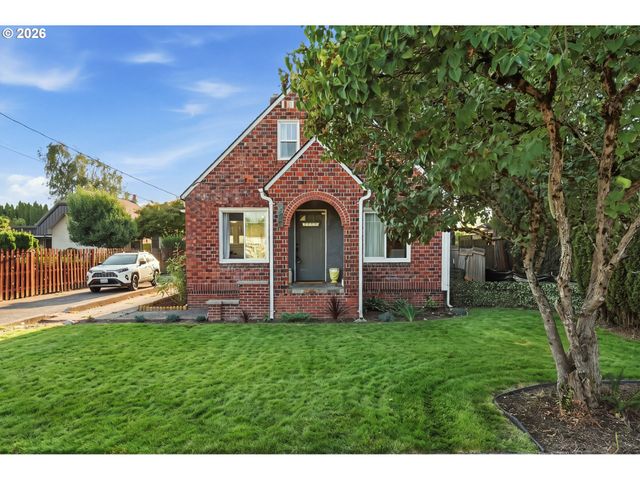 707 3RD St, Woodland, WA 98674