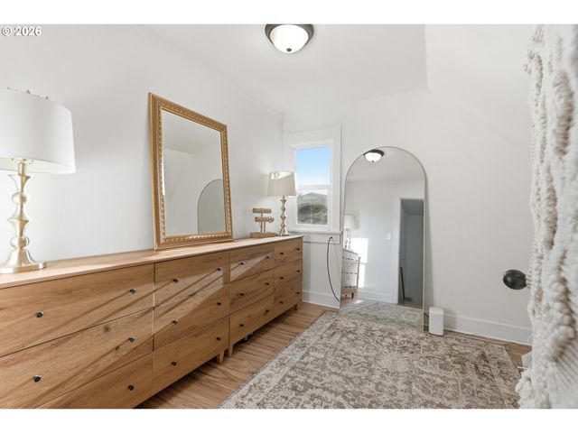 707 3RD St, Woodland, WA 98674