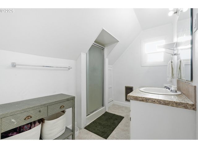 707 3RD St, Woodland, WA 98674