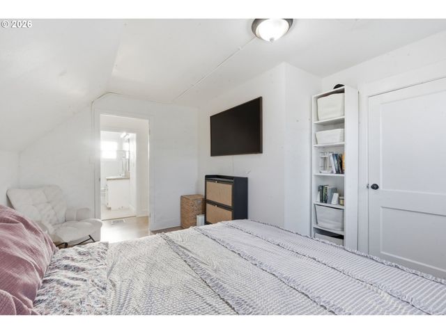 707 3RD St, Woodland, WA 98674
