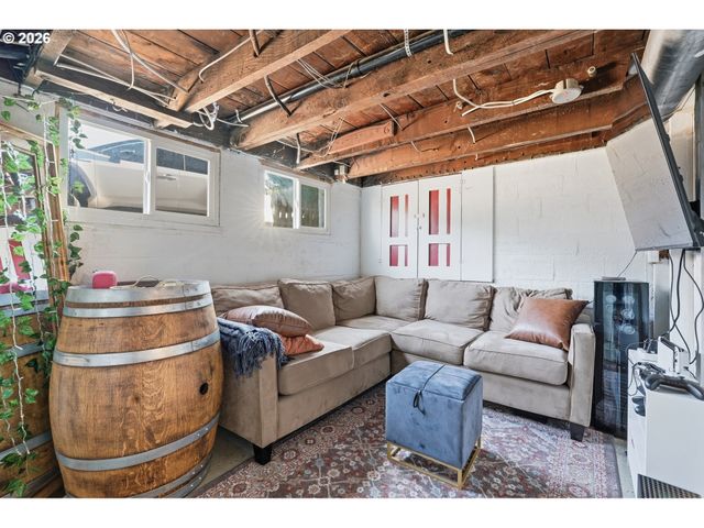 707 3RD St, Woodland, WA 98674