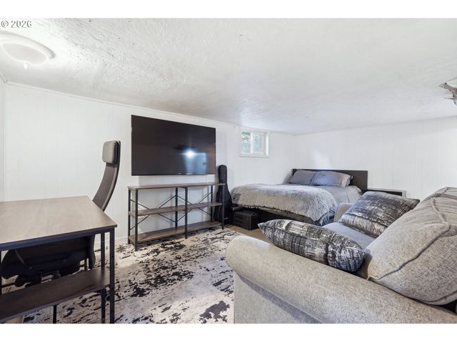 707 3RD St, Woodland, WA 98674