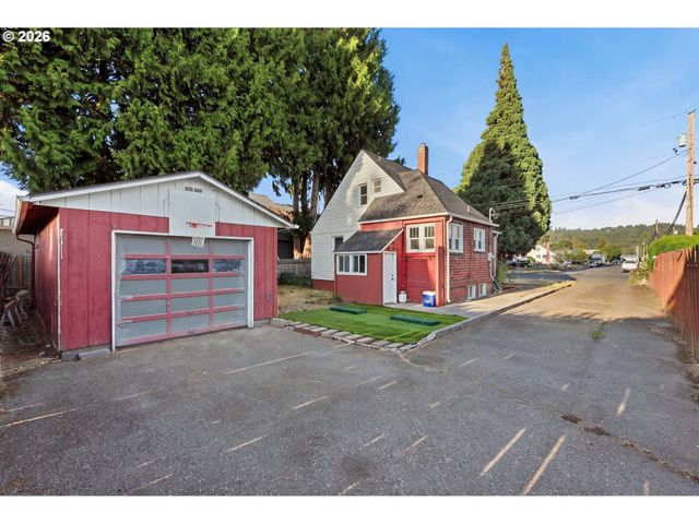 707 3RD St, Woodland, WA 98674