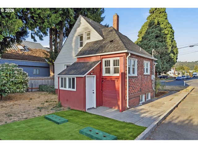 707 3RD St, Woodland, WA 98674