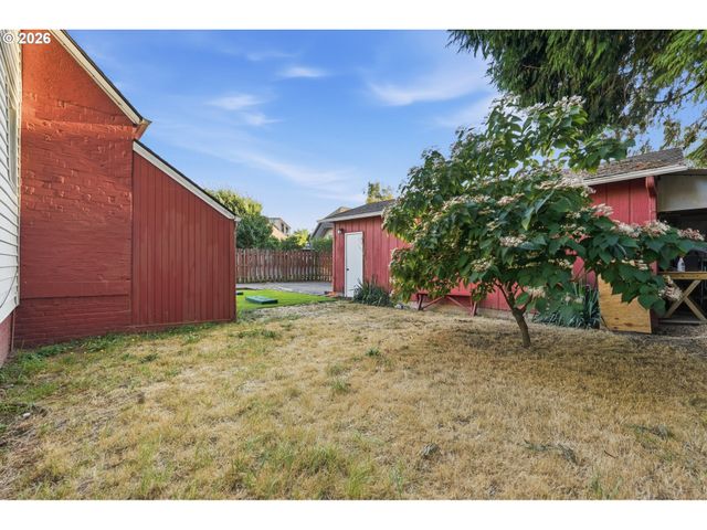 707 3RD St, Woodland, WA 98674
