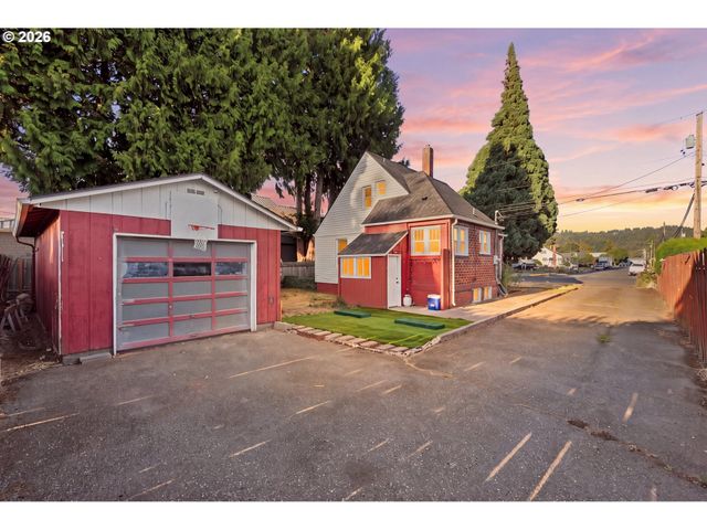 707 3RD St, Woodland, WA 98674