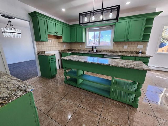 135 La Rochelle Dr, Pueblo, CO 81005