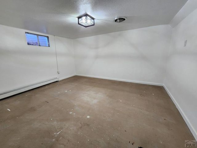 135 La Rochelle Dr, Pueblo, CO 81005