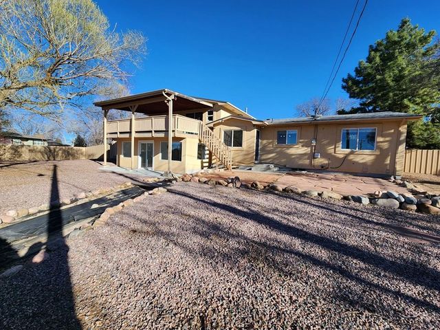 135 La Rochelle Dr, Pueblo, CO 81005