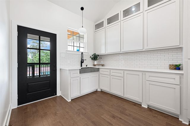 203 Dwire Drive, La Porte, TX 77571