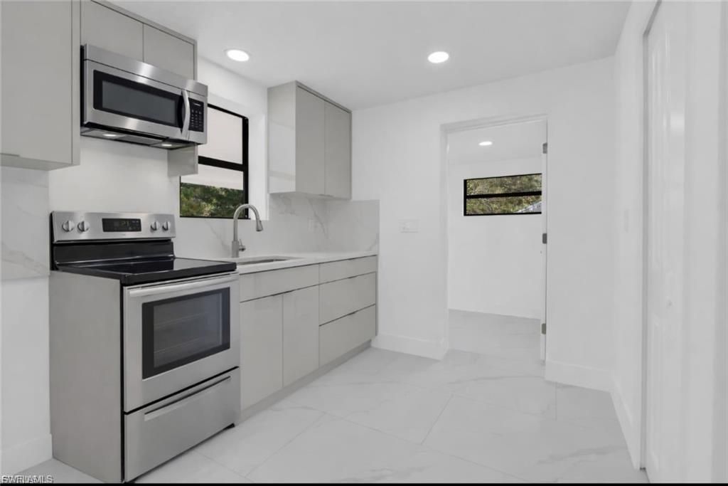 356 New York DR, FORT MYERS, FL 33905 — photo 5