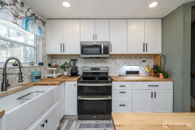 3 Birchwood Road, Jamesburg, NJ 08831