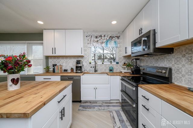 3 Birchwood Road, Jamesburg, NJ 08831