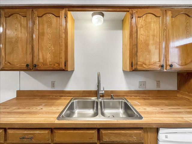 841 S Atkerson Lane, Euless, TX 76040