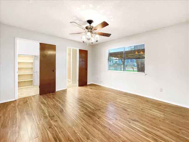 841 S Atkerson Lane, Euless, TX 76040