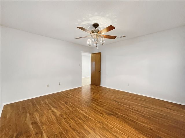 841 S Atkerson Lane, Euless, TX 76040