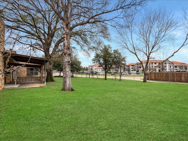 841 S Atkerson Lane, Euless, TX 76040