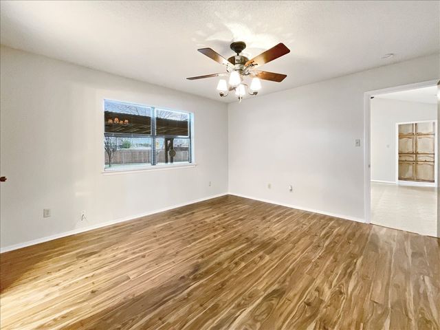 841 S Atkerson Lane, Euless, TX 76040