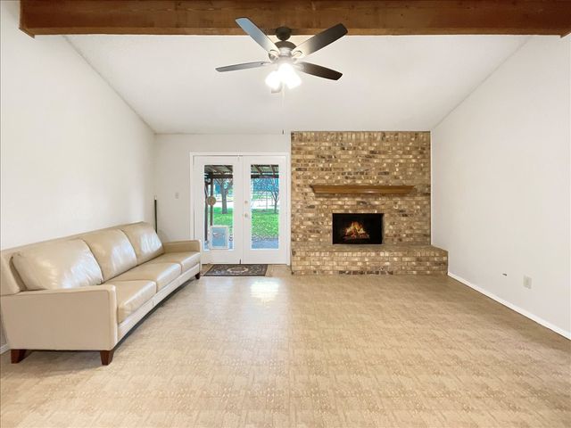 841 S Atkerson Lane, Euless, TX 76040