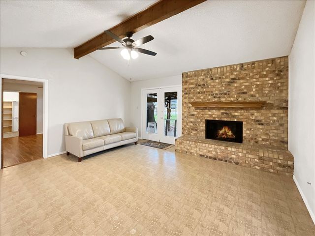 841 S Atkerson Lane, Euless, TX 76040