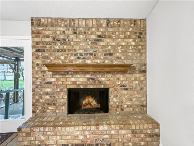841 S Atkerson Lane, Euless, TX 76040
