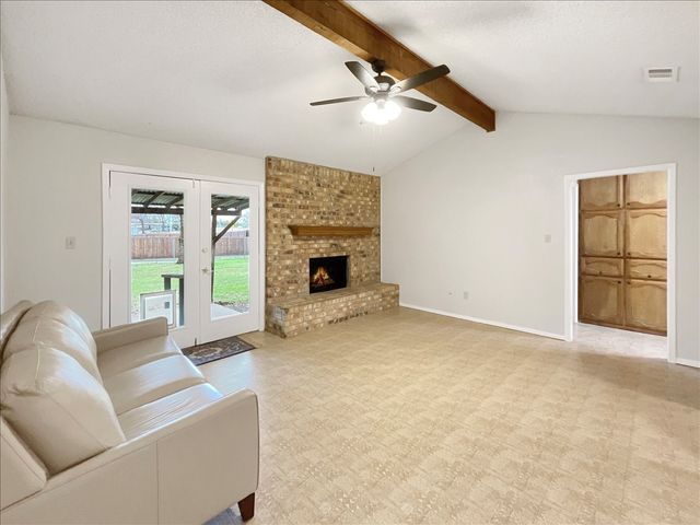 841 S Atkerson Lane, Euless, TX 76040