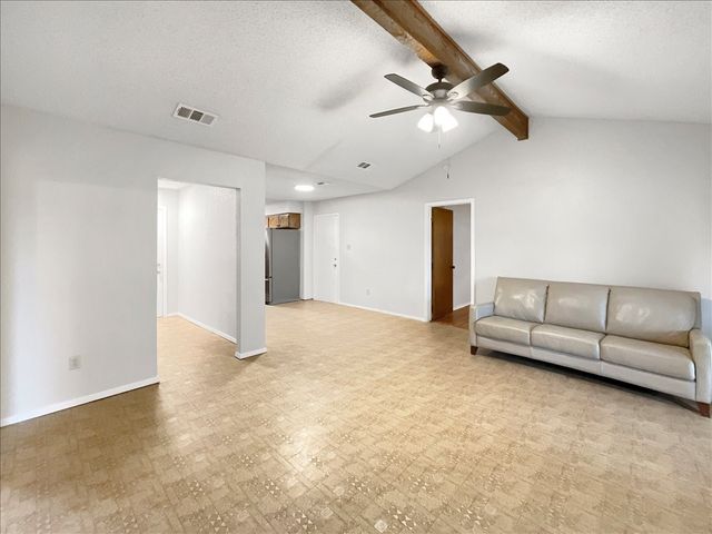 841 S Atkerson Lane, Euless, TX 76040