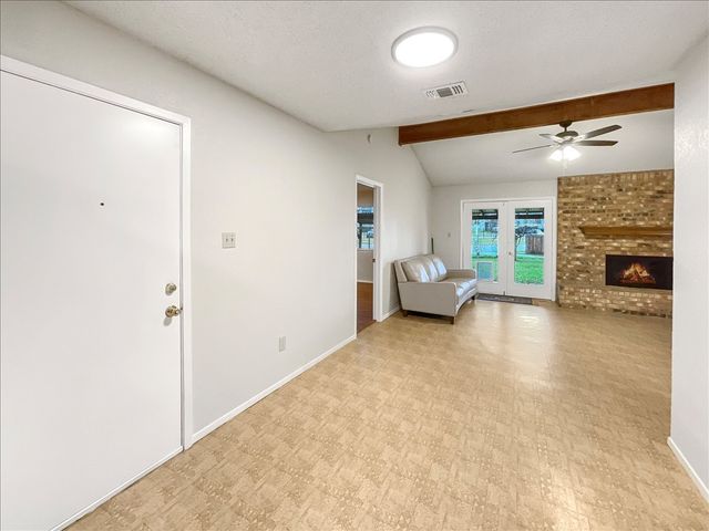 841 S Atkerson Lane, Euless, TX 76040