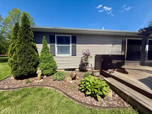 15645 E County Road 500 N, Hope, IN 47246