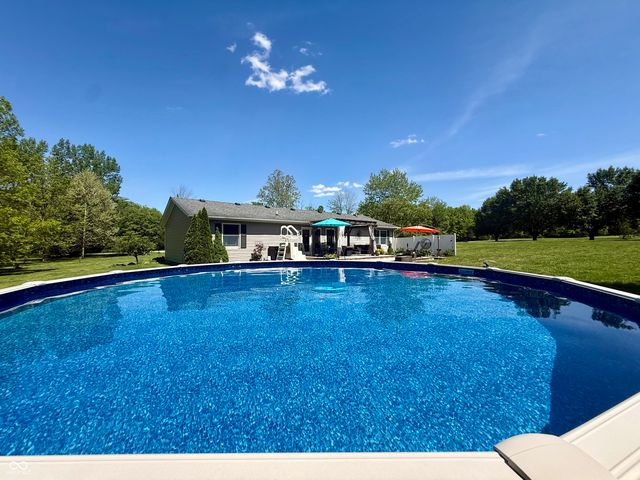 15645 E County Road 500 N, Hope, IN 47246