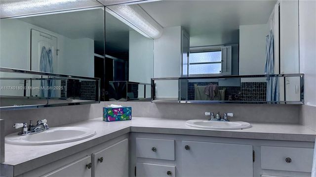 1750 NE 191st St 129-4, Miami, FL 33179