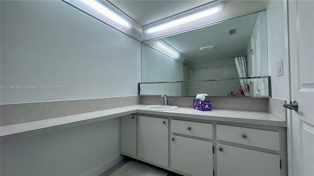 1750 NE 191st St 129-4, Miami, FL 33179