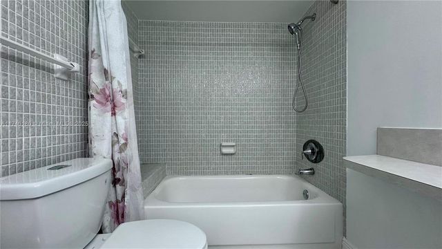 1750 NE 191st St 129-4, Miami, FL 33179