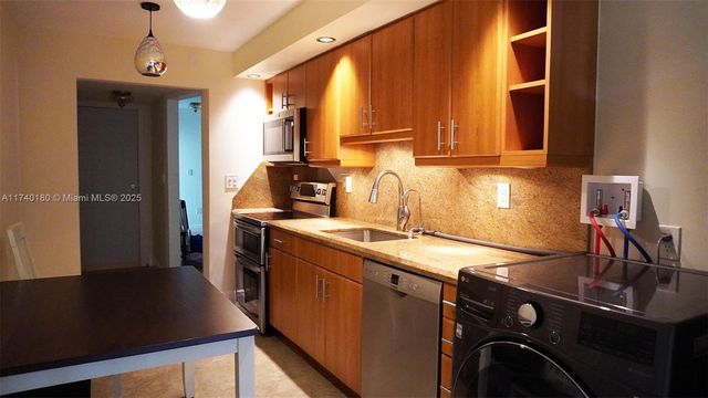 1750 NE 191st St 129-4, Miami, FL 33179